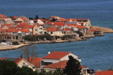 Nova pravila za zasebne izdajatelje na Hrvaškem prinašajo registracijske številke in digitalni nadzor