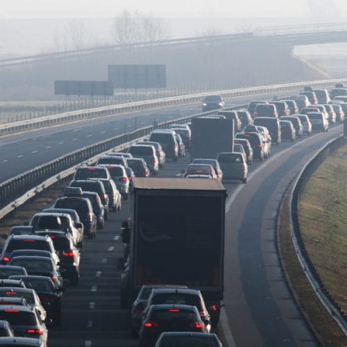 Prvi pravi šolski ponedeljek je tu: zakaj je jutranji promet danes lahko drugačen kot prejšnji teden