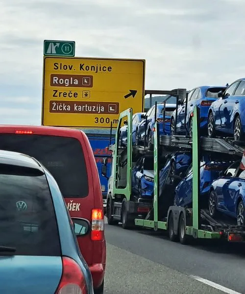 Ali veste, kaj morate narediti, če vam na avtocesti “crkne” avtomobil?