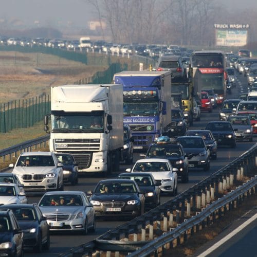 Med prazniki prihajajo zastoji: to so dnevi, ko bo na slovenskih avtocestah največ prometa