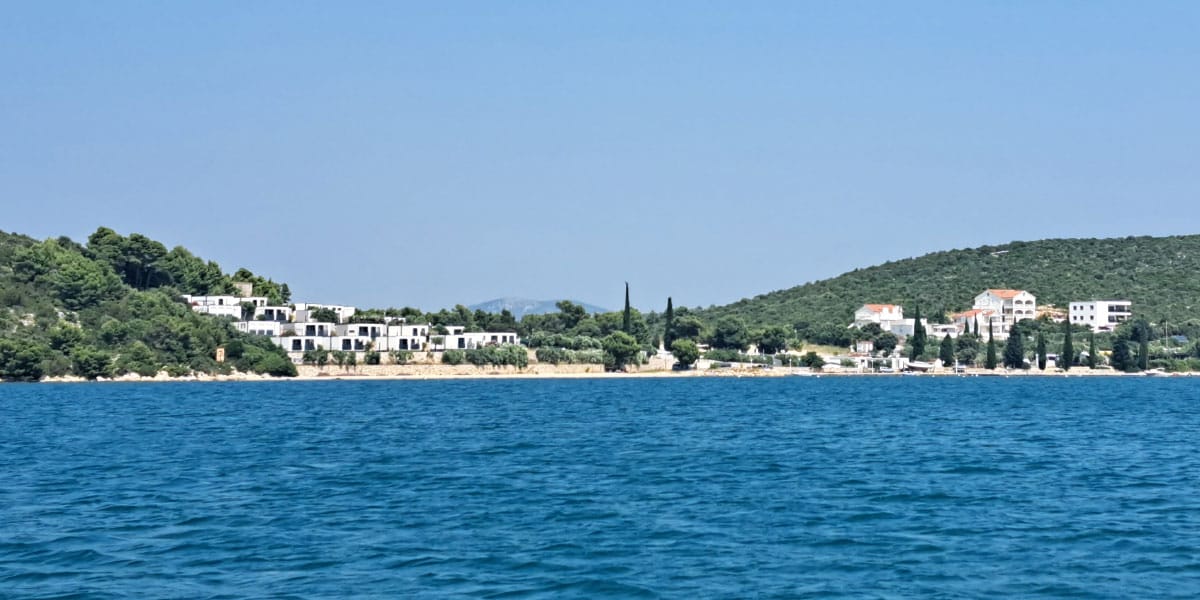 Kamp Jazine, Tisno, pri otoku Murter