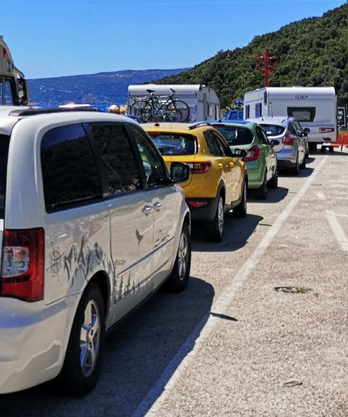 To je najboljša ura za odhod proti morju, če nočete stati v gneči