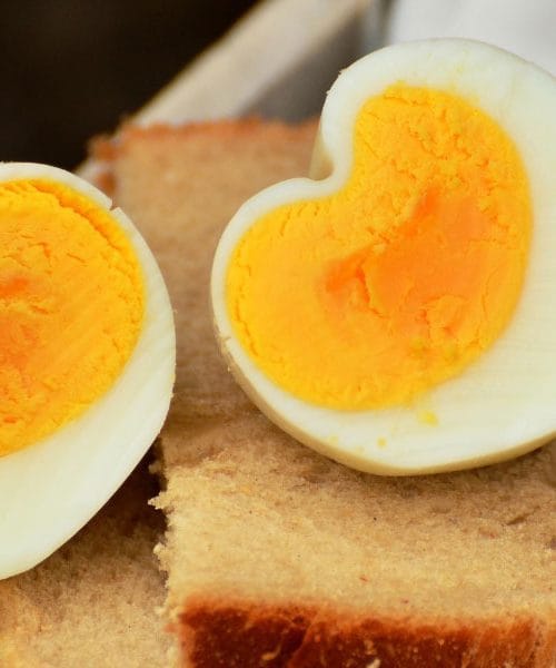 Tako dolgo morate kuhati jajce, da bo popolno