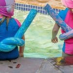 Otroci, plavanje in barve kopalk