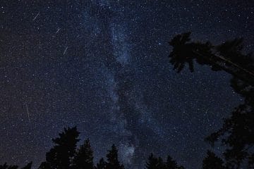 Perzeidi 2026: kdaj bodo zvezdni utrinki najlepše vidni in kam gledati v nebo?