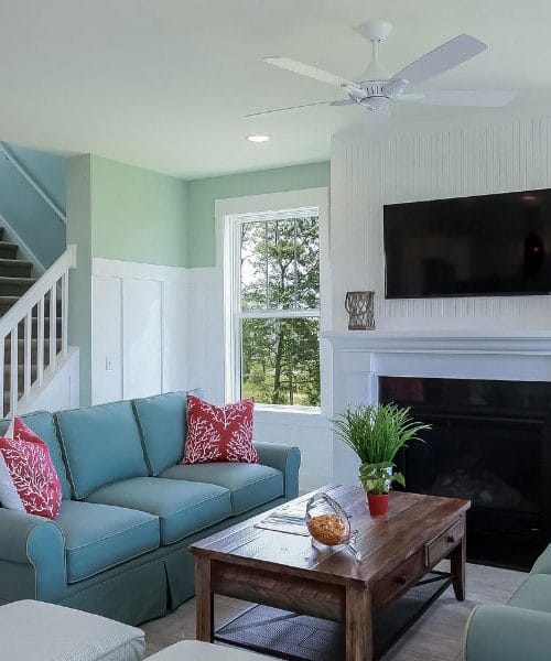 Stropni ventilator vas lahko poleti ohladi in pozimi ogreje – ampak le če ga uporabljate pravilno