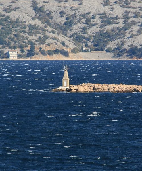 Ko piha burja, ni komarjev