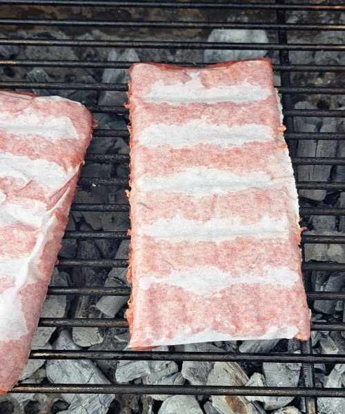 Zakaj so čevapčiči pakirani v takšnih vrstah in kaj to pomeni za pripravo na žaru