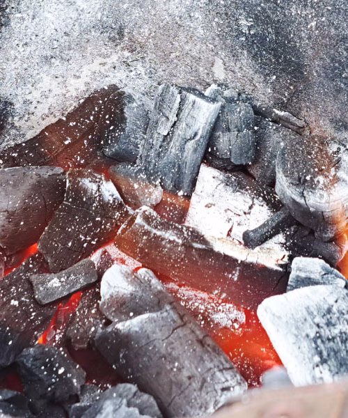Oglje v dimniku noče hitro zagoreti? V največji vročini razlog niso temperature