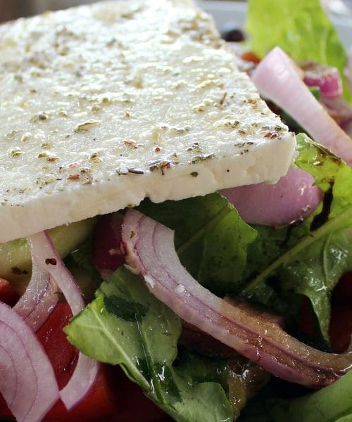 Grška solata, ki združuje preprostost in bogastvo okusa