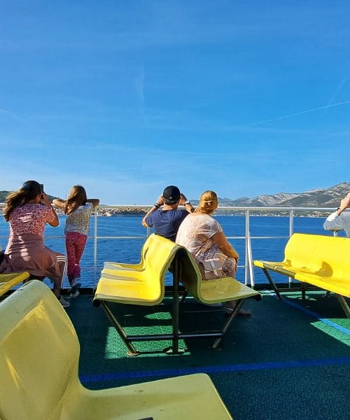 Poletni premiki Jadrolinije in plovba v čast Oliverju