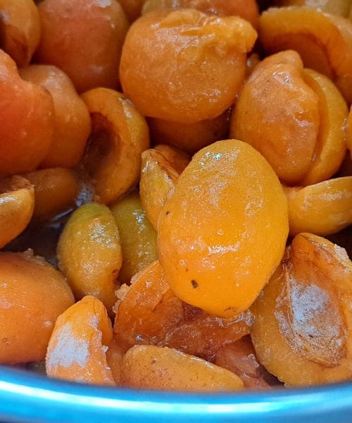 Če boste kuhali marmelado, morate pod sadje nujno naliti to tekočino