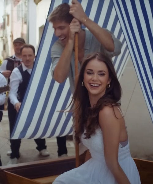 Modrijani z novo skladbo – Tvoje telo se meni prilega