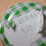 Odstranitev nalepke s pokrovčka