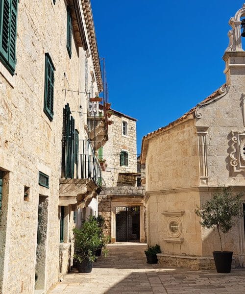 Zakaj imajo obmorska mesta tako ozke ulice in kaj se iz tega lahko naučimo