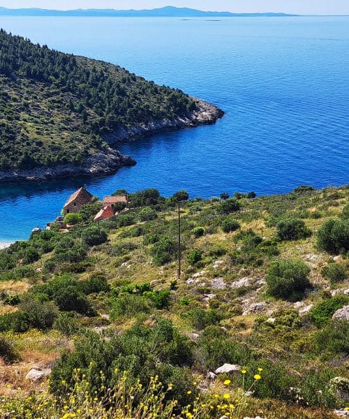 Skrita plaža Dubovica: rajska uvala na Hvaru, ki jo morate doživeti ob sončnem vzhodu