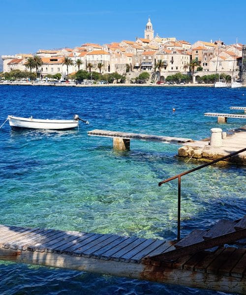 Zakaj ljudje s plaže odidejo že ob štirih popoldne in kaj to pove o našem dojemanju dopusta?