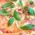 Sveža bazilika na pici