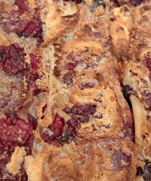 Višnjev štrudl, ki diši po poletju