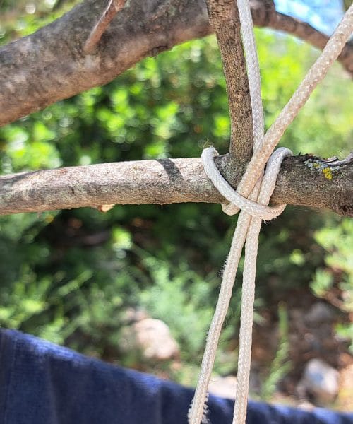 To je najbolj univerzalen vozel, ki ga potrebujete na kampiranju