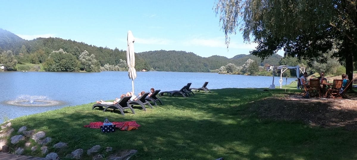 Pet kilometrov dolgo jezero pri Šentjurju je odlična ideja za družinski izlet