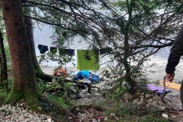 Divje kampiranje v Bohinju in na Bledu še vedno velik problem