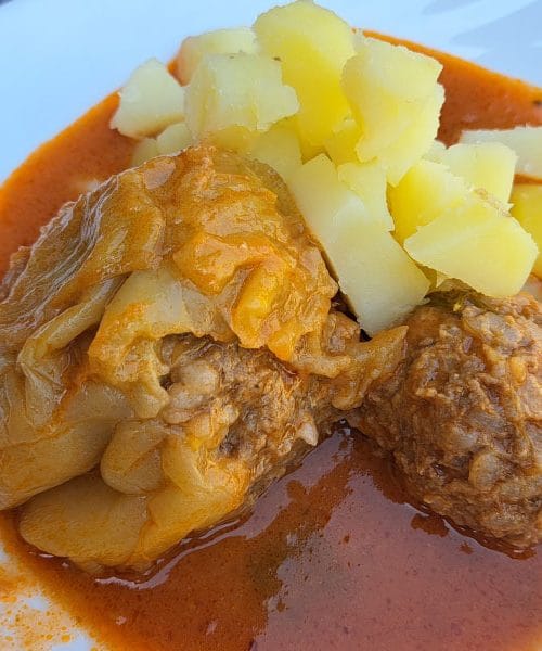 Polnjene paprike z nadevom iz predpraženega mesa