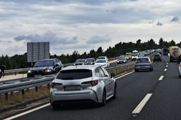 Zakaj stojimo na avtocesti, če pred nami ni nesreče ali zapore?