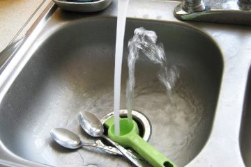 Zakaj vrele vode nikoli ne bi smeli zlivati v kuhinjski odtok