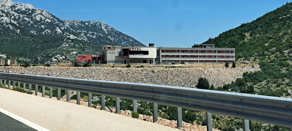 Ta hotel ob hrvaški avtocesti poznajo številni Slovenci, a v njem še nikoli nihče ni prespal