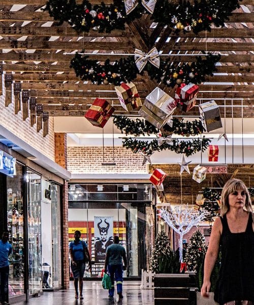 Danes je še 100 dni do božiča – trgovci pa že brusijo načrte za praznično sezono