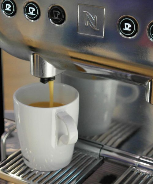 Kako očistiti kavni aparat, da bo kava spet odlična?