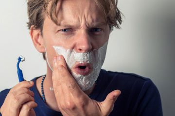 Je pri britju pomembna topla ali hladna voda? To je rešitev za bolj zdravo kožo