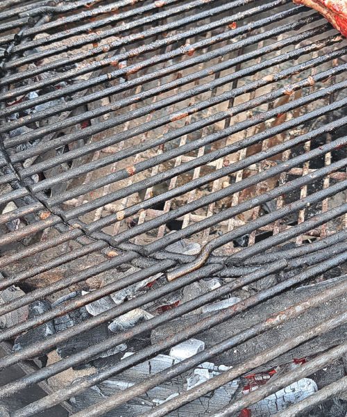 Direktna in indirektna peka na žaru – dve poti do popolnega okusa