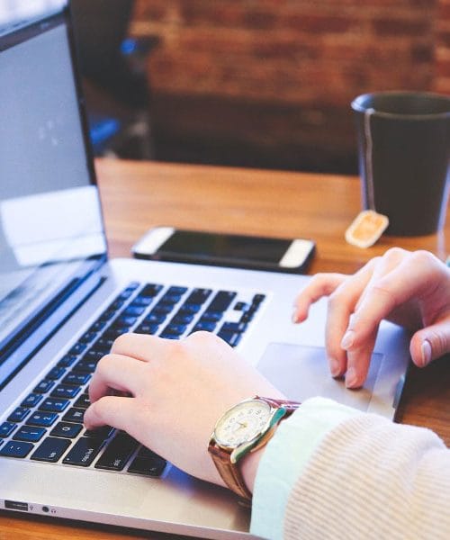 Vodič za uspešno kariero: Kako napisati življenjepis in se pripraviti na razgovor?