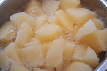 To je najpogostejša napaka pri kuhanju krompirja, ki jo dela večina