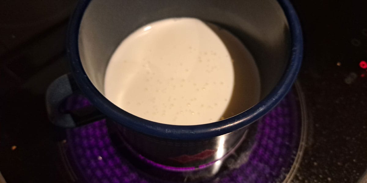 Kako segreti mleko za čokolešnik