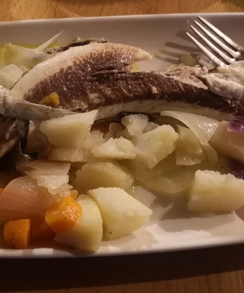 Kuhan krompir, korenček in čebula – najboljša priloga kuhani ribi