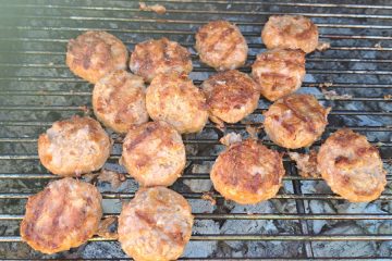 Kako speči odlične odščipance na žaru brez prijemanja na rešetko