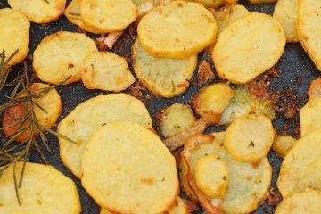 Skrivnost popolnoma hrustljavega krompirja je v tehniki, ki je mnogi sploh ne poznajo