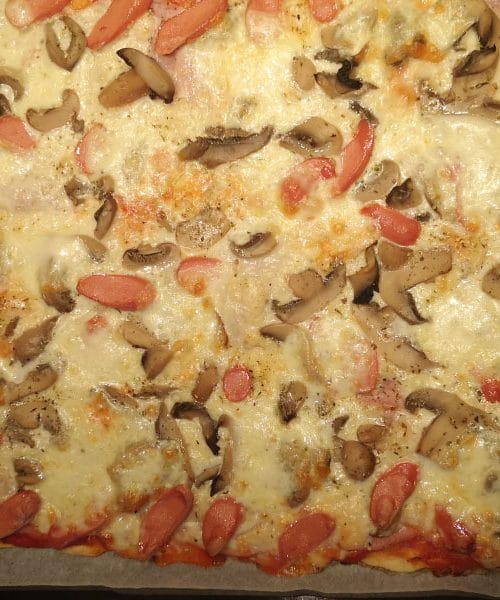 Pica iz pekača – našli smo skrivnosti za hrustljav rob in sočen nadev