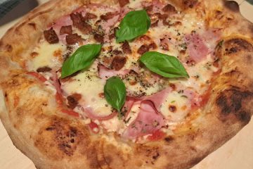 Popolna domača pizza: dvojna fermentacija testa in 70-odstotna hidratacija