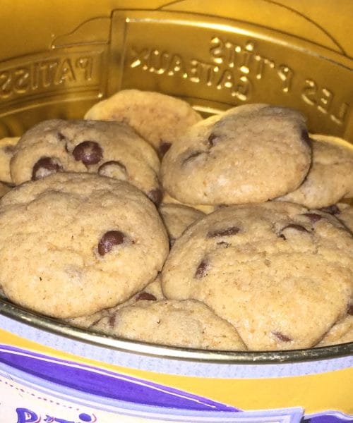 Trije razlogi, zakaj je kovinska posoda najboljša izbira za shranjevanje sveže pečenih piškotov