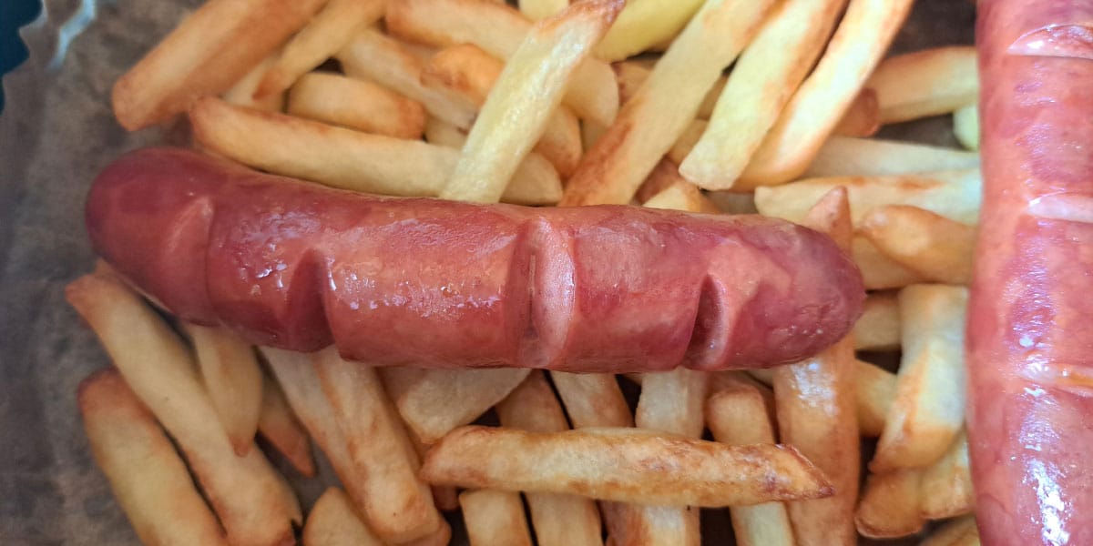 Prerezane hrenovke pred pečenjem