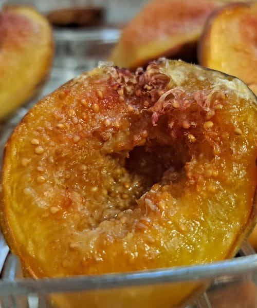 Morda niste vedeli: Zakaj se na prerezanih figah med sušenjem pojavi pena?