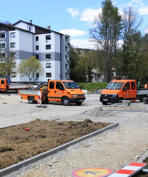 V štirih slovenskih regijah je več naselij kot pa ulic s hišnimi številkami