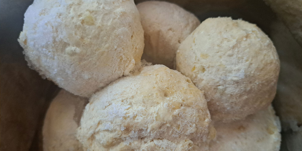 Živila, ki jih lahko brez skrbi zamrznete – in katera so tista, ki se bodo v zamrzovalniku uničila?