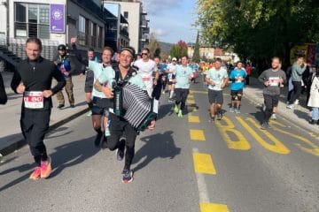 Anže Zavrl iz Gadov postavil rekord: Ljubljanski maraton pretekel s harmoniko
