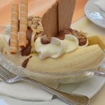 Banana split v kozarcu