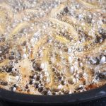 Brizganje olja v ponvi